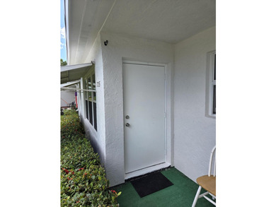 CLOSE TO THE BEACH! SELLER MOTIVATED! - Updated condo in very - photo 2