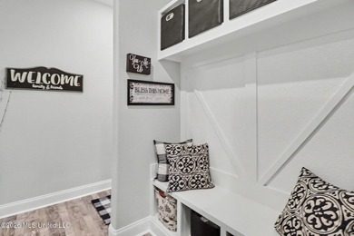 Beautiful custom Elliott home loaded with upgrades and designer - photo 16