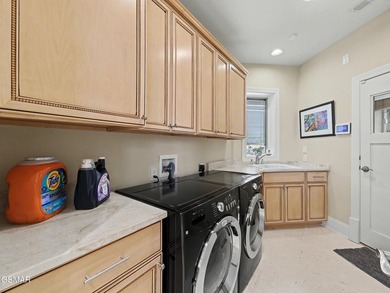 Experience the perfect blend of luxury, privacy, and - photo 46