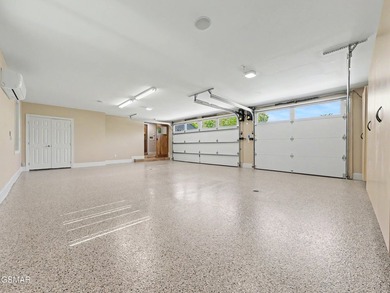 Experience the perfect blend of luxury, privacy, and - photo 47