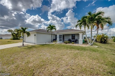OUTSTANDING OPPORTUNITY to own a MOVE-IN READY TURNKEY 3/2 w/ - photo 3