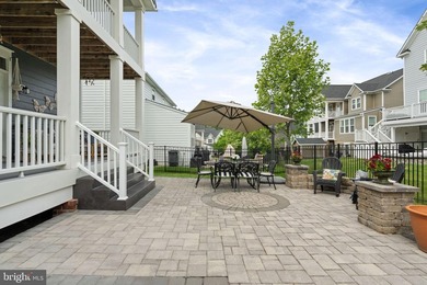 Some homes look nice. This one makes you stop as you drive up - photo 4