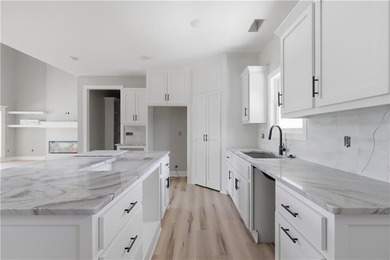 Great Views of the water and Boat slip! Gorgeous brand-new - photo 4