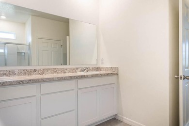 Fall in love with this beautiful almost brand new house built in - photo 13