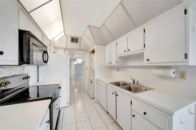 MOTIVATED SELLER! LARGE PRICE REDUCTION ! This Unit is ready for - photo 21