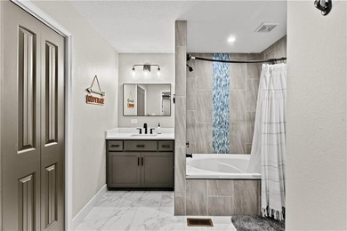 NEW PRICE!! Sunshine and Water....Lakefront living at its - photo 7