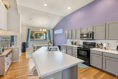 OPEN HOUSE SATURDAY 12pm - 2pme take a look, fall in love and - photo 12