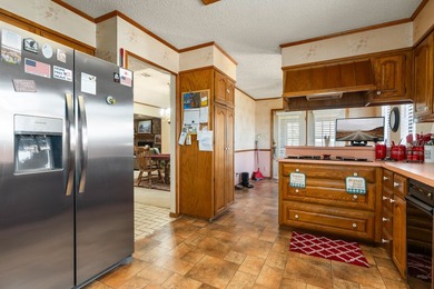 3.7 scenic acres, an impressive workshop, and just minutes from - photo 18