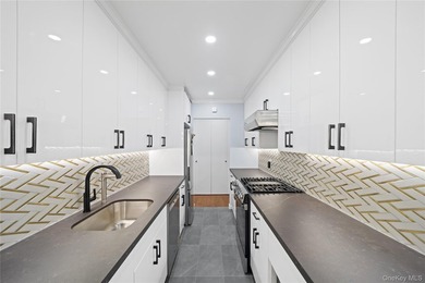 Welcome to one of Windsor Park's most exceptional residences-a - photo 8
