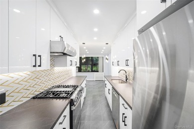 Welcome to one of Windsor Park's most exceptional residences-a - photo 9