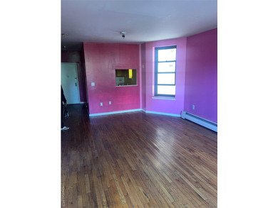 Spacious 2-bedroom, 1-bath co-op located on the 3rd floor of a - photo 2