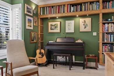 Beautiful move-in ready residence offering sophisticated - photo 13