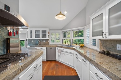 Beautiful move-in ready residence offering sophisticated - photo 14