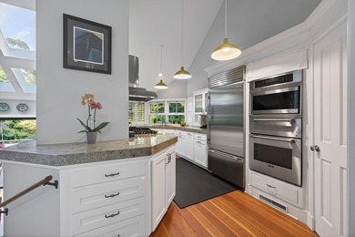 Beautiful move-in ready residence offering sophisticated - photo 15
