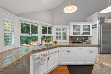 Beautiful move-in ready residence offering sophisticated - photo 16