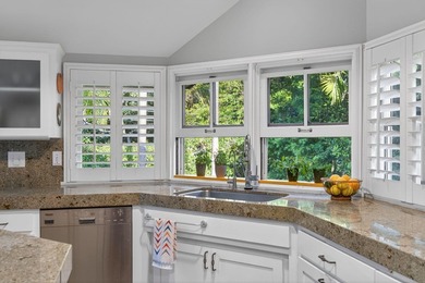 Beautiful move-in ready residence offering sophisticated - photo 17