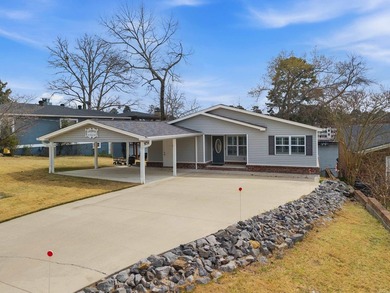 Easy Lake Living! This newly remodeled 2600 Sq. Ft. 3 Bedroom 3 - photo 1
