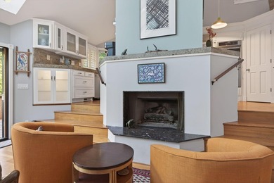 Beautiful move-in ready residence offering sophisticated - photo 24