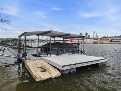 Easy Lake Living! This newly remodeled 2600 Sq. Ft. 3 Bedroom 3 - photo 6