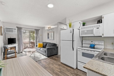 Welcome to Kimberling Cove Resort, a beautifully updated - photo 27
