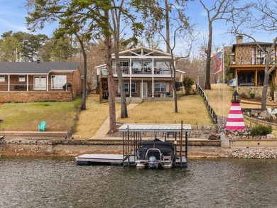 Easy Lake Living! This newly remodeled 2600 Sq. Ft. 3 Bedroom 3 - photo 9