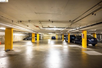 Glamorous end-unit condo near Lake Merritt and Piedmont Ave & - photo 31