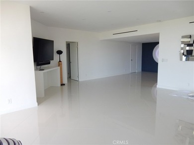 Desert Island Designer Penthouse for LEASE! This exceptional - photo 4