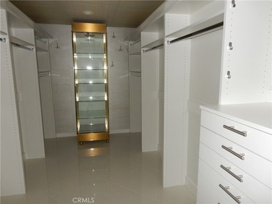 Desert Island Designer Penthouse for LEASE! This exceptional - photo 10