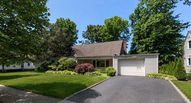 Prime Location - Great Neck Village - This wonderful property - photo 1