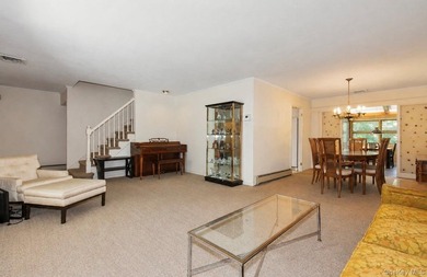 Prime Location - Great Neck Village - This wonderful property - photo 3