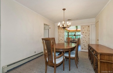 Prime Location - Great Neck Village - This wonderful property - photo 5