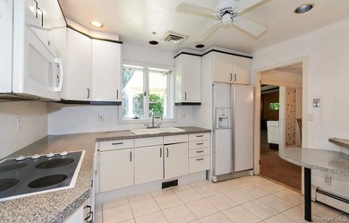Prime Location - Great Neck Village - This wonderful property - photo 6