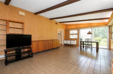 Prime Location - Great Neck Village - This wonderful property - photo 9
