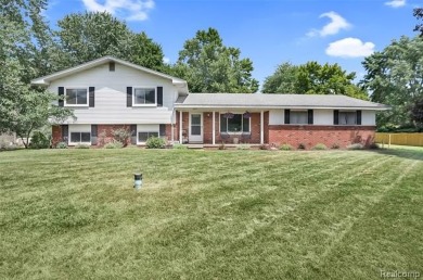 Lake Home For Sale in South Lyon, Michigan