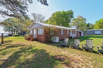 Welcome to your dream lakefront retreat-a stunning brick ranch - photo 13