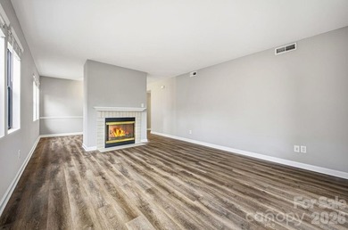 Freshly renovated and truly turnkey, this serene single-level - photo 14