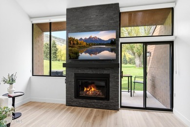 This stunning 4-bedroom, 2.5-bath end-unit residence in the Park - photo 14