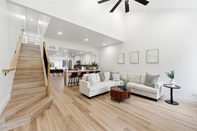 This stunning 4-bedroom, 2.5-bath end-unit residence in the Park - photo 15