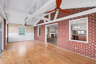 Welcome to your dream lakefront retreat-a stunning brick ranch - photo 20