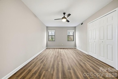 Freshly renovated and truly turnkey, this serene single-level - photo 21
