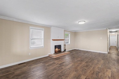 Welcome to your dream lakefront retreat-a stunning brick ranch - photo 23