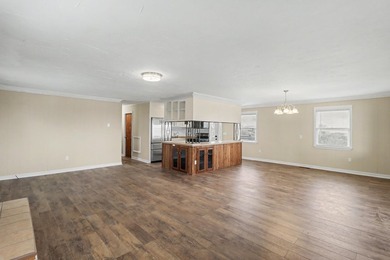 Welcome to your dream lakefront retreat-a stunning brick ranch - photo 24