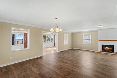 Welcome to your dream lakefront retreat-a stunning brick ranch - photo 25
