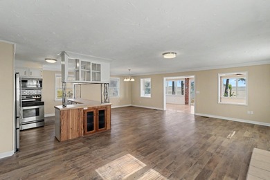 Welcome to your dream lakefront retreat-a stunning brick ranch - photo 26