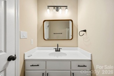 Freshly renovated and truly turnkey, this serene single-level - photo 27