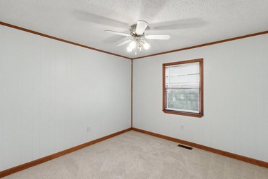 Welcome to your dream lakefront retreat-a stunning brick ranch - photo 33