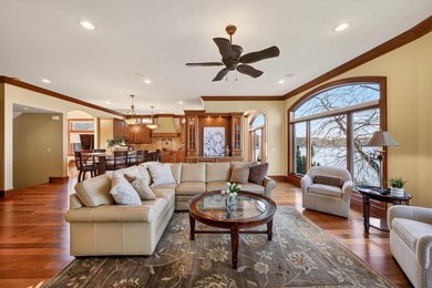 Custom-built with exceptional craftsmanship and finishes - photo 4
