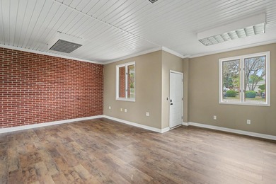 Welcome to your dream lakefront retreat-a stunning brick ranch - photo 45