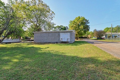 Welcome to your dream lakefront retreat-a stunning brick ranch - photo 46