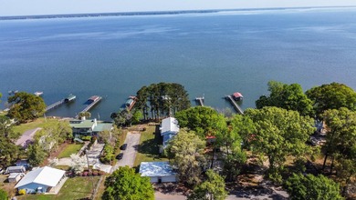 Welcome to your dream lakefront retreat-a stunning brick ranch - photo 52